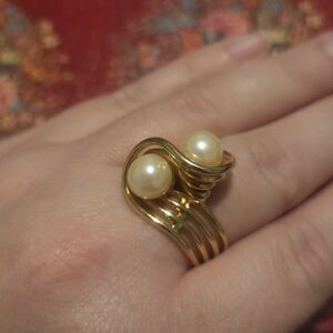Elegant Gold Pearl Ring